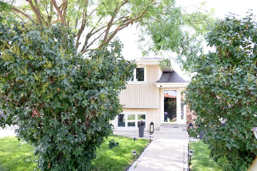 10501 S 81st Avenue, Palos Hills, IL 60465 - #3