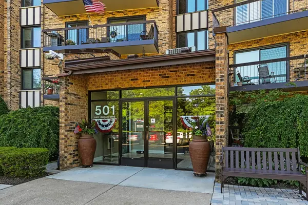 501 Lake Hinsdale Drive #408, Willowbrook, IL 60527