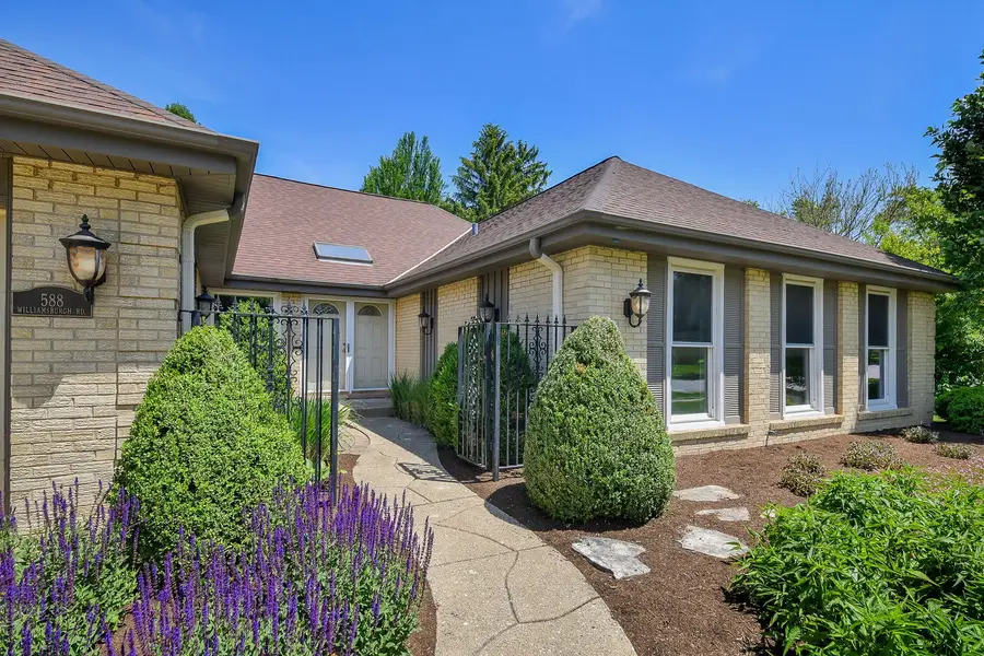 588 Williamsburg Road, Glen Ellyn, IL 60137 - #3