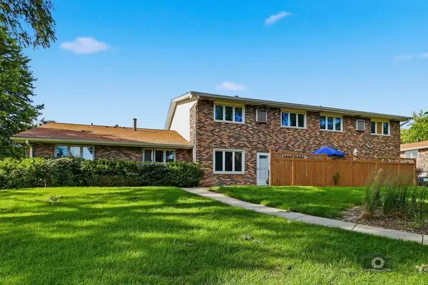 1905 Rosewood Court #2C, Darien, IL 60561
