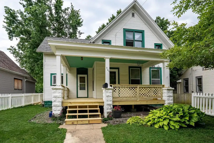 906 W Taylor Street, Bloomington, IL 61701 - #3
