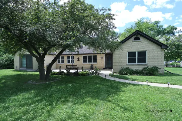 9425 Byrne Drive, Fox River Grove, IL 60021