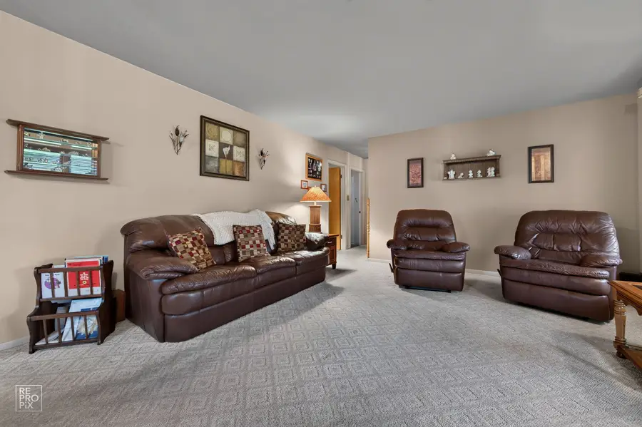 1012 Marshall Drive, Des Plaines, IL 60016 - #3