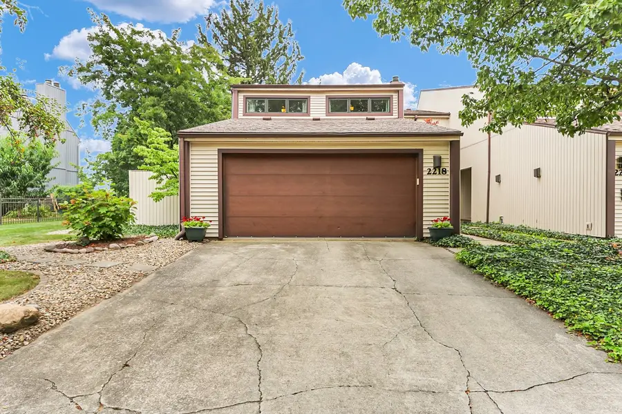 2218 Briar Hill Drive #2218, Champaign, IL 61822 - #2