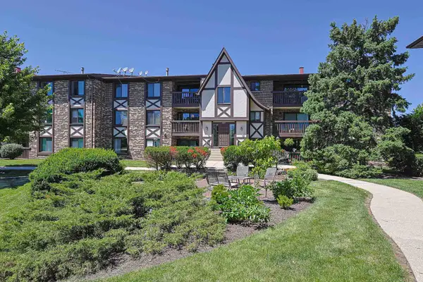 527 Cumnor Road #208, Westmont, IL 60559