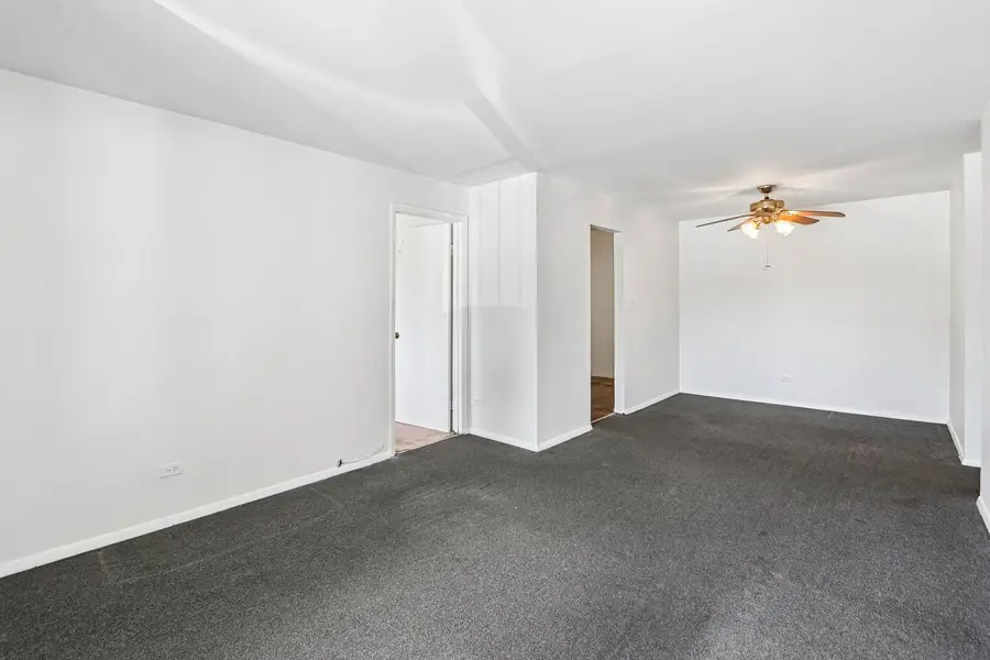 8997 Kennedy Drive #2E, Des Plaines, IL 60016 - #3