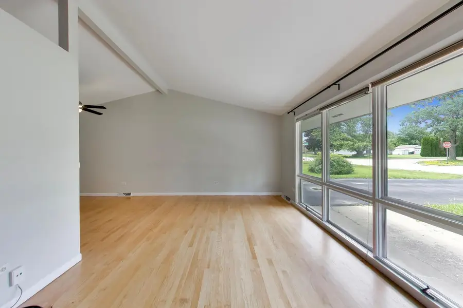 2401 E Thornwood Drive, Lindenhurst, IL 60046 - #3