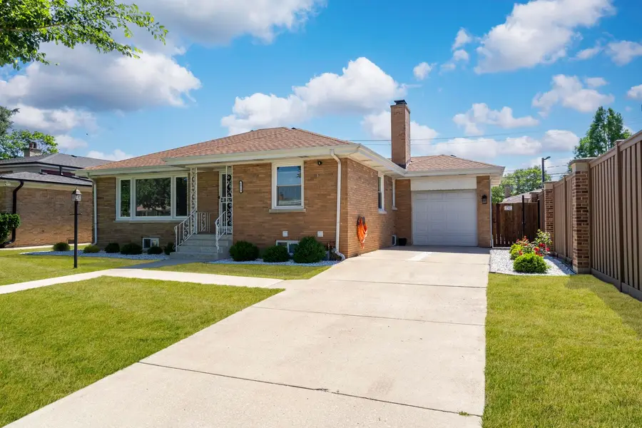 6819 N Keystone Avenue, Lincolnwood, IL 60712 - #2
