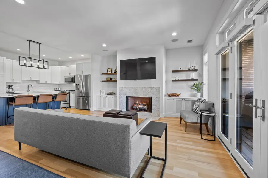4043 N Damen Avenue #2, Chicago, IL 60618 - #3