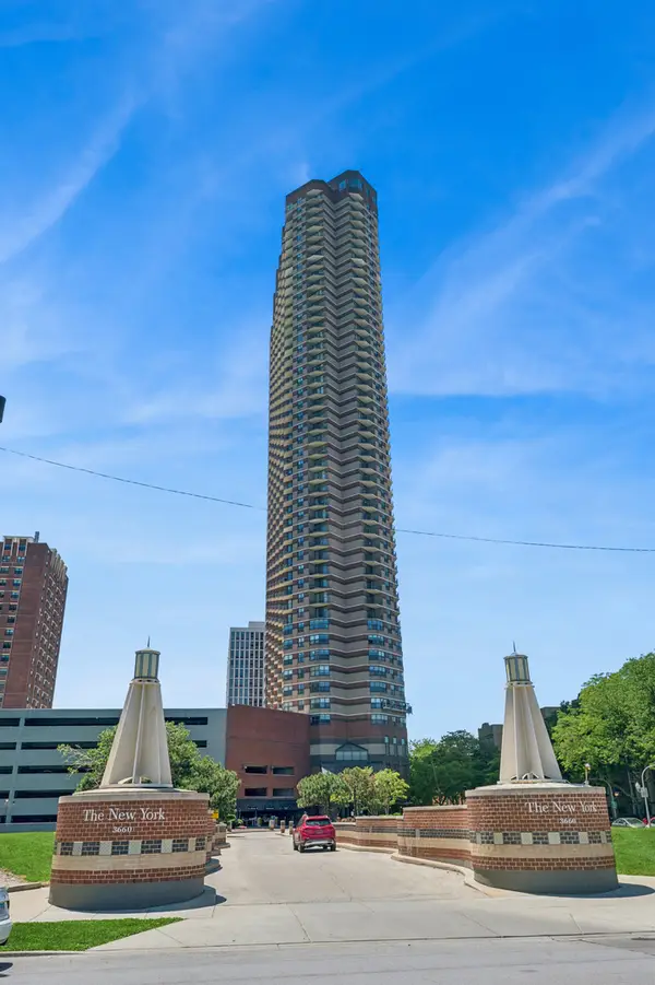 3660 N Lake Shore Drive #2812, Chicago, IL 60613