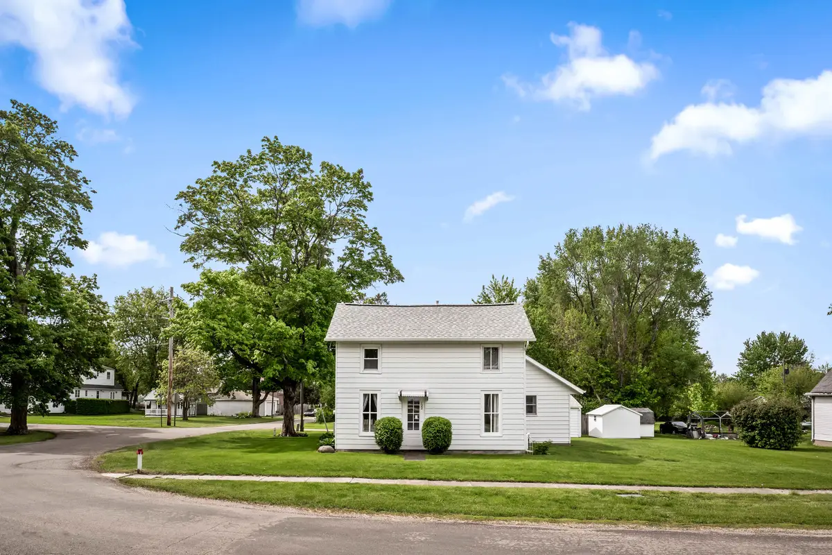122 E Main Street, Stanford, IL 61774 - #1