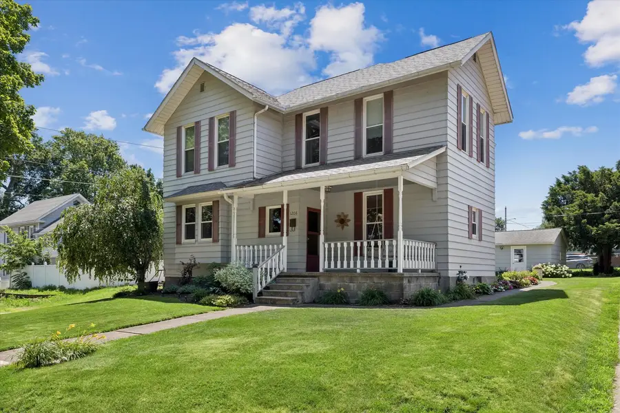 1208 S 7th Street, Clinton, IA 52732 - #2