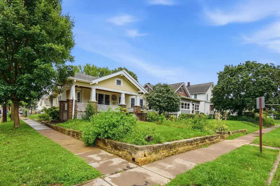 2702 Middle Road, Davenport, IA 52803 - #2