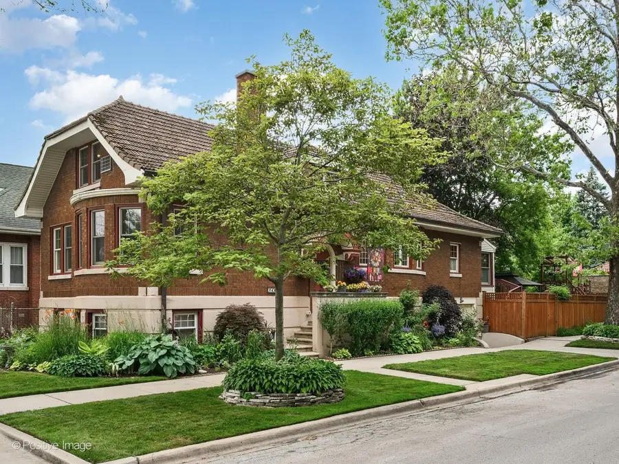 2500 W Farwell Avenue, Chicago, IL 60645 - #2