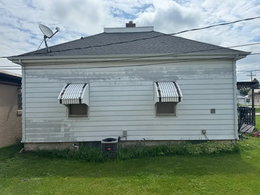 103 W Walnut Street, Oglesby, IL 61348 - #3