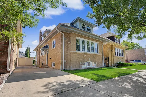4945 W Addison Street, Chicago, IL 60641
