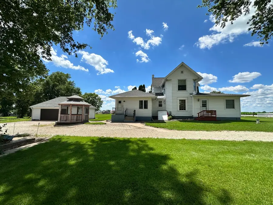 5827 Garden Plain Road, Fulton, IL 61252 - #2
