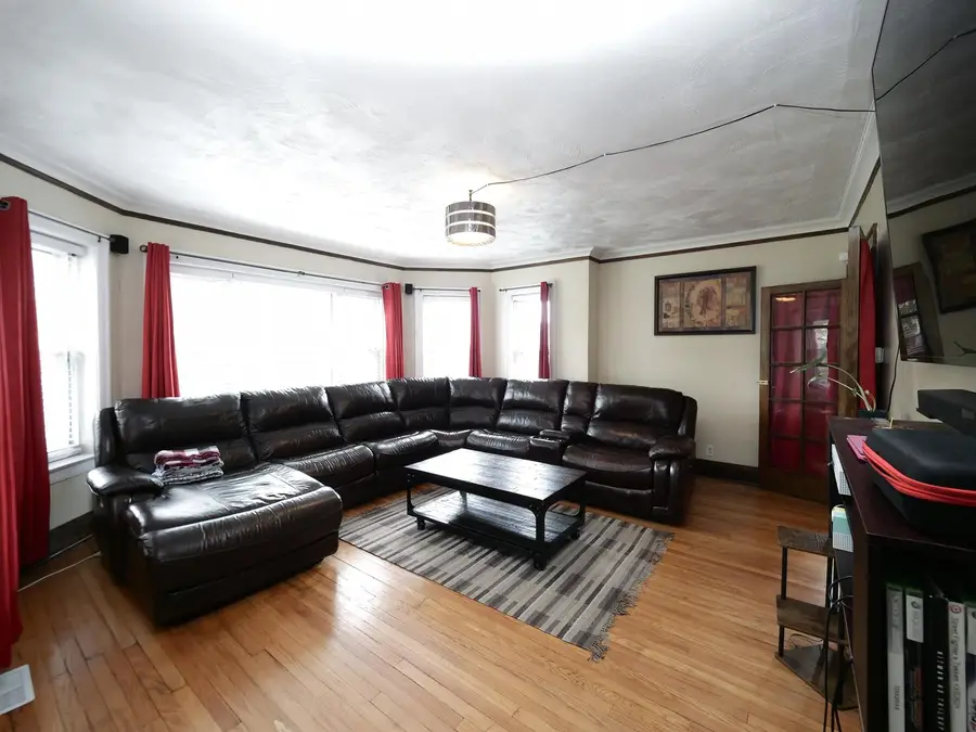 8126 S Chappel Avenue, Chicago, IL 60617 - #3