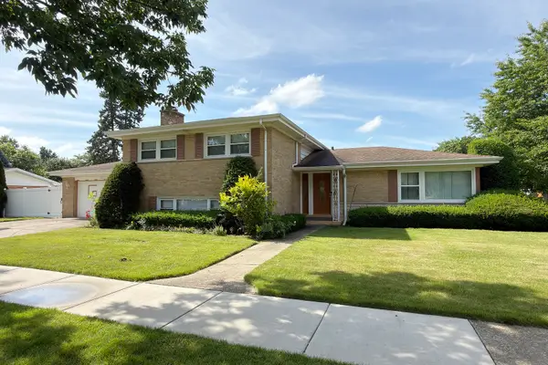801 S See Gwun Avenue, Mount Prospect, IL 60056