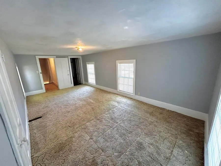 307 Washington Street, Rockford, IL 61104 - #2