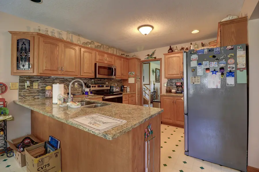 804 N 11th Street, Clinton, IA 52732 - #3