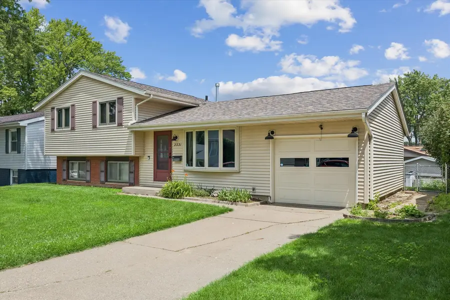 2331 N Thornwood Avenue, Davenport, IA 52804 - #2