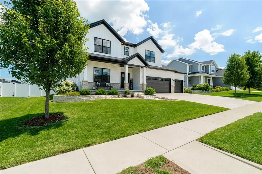 1304 Staghorne Way, Bloomington, IL 61705 - #3