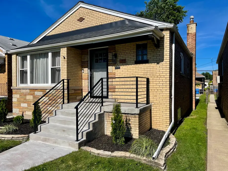 8739 S Bennett Avenue, Chicago, IL 60617 - #2