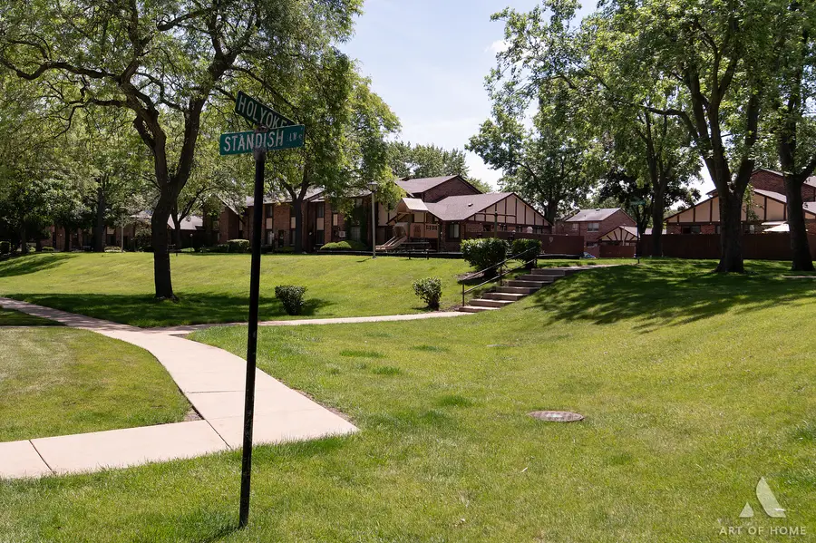 18W101 Standish Lane, Villa Park, IL 60181 - #3