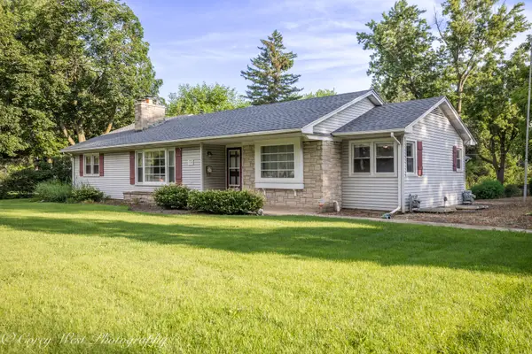 1319 W State Street, Geneva, IL 60134