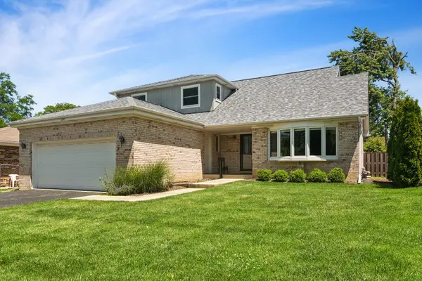 1241 N Chestnut Avenue, Arlington Heights, IL 60004