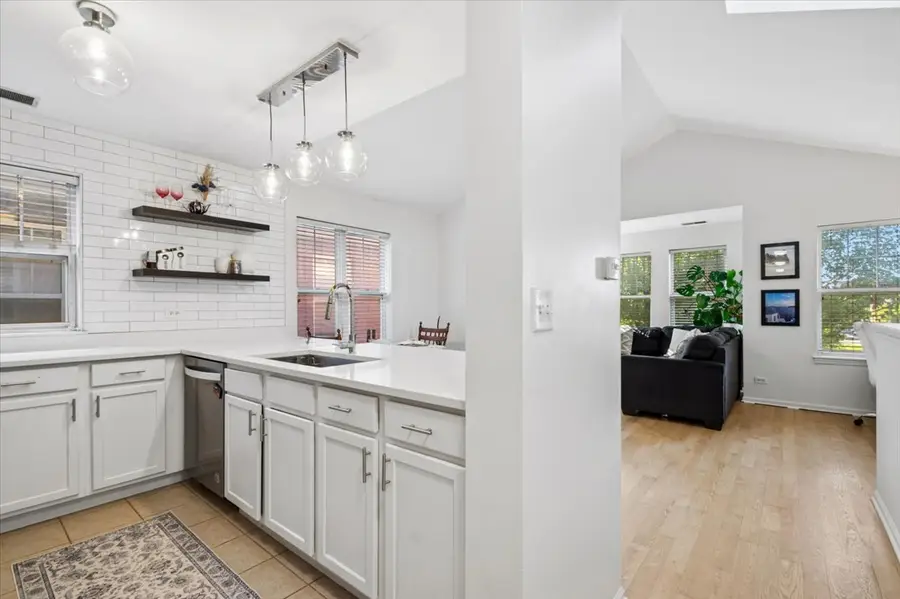 667 W Division Street #3C, Chicago, IL 60610 - #2