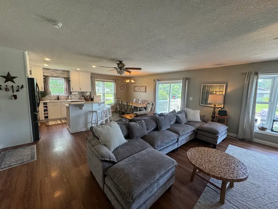 1204 NE 5th Avenue, Aledo, IL 61231 - #2