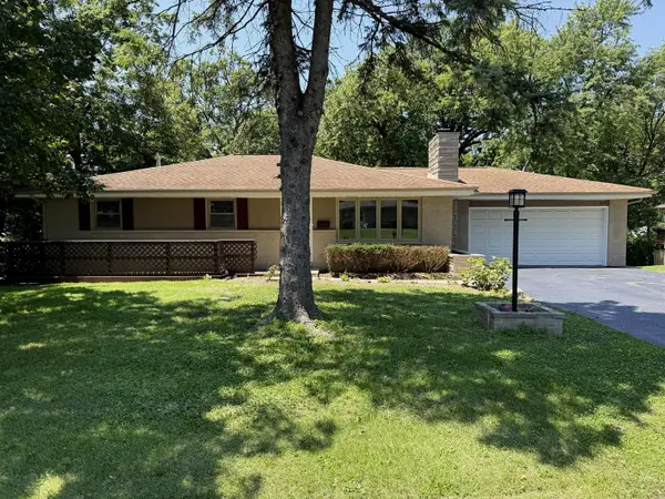 319 Parkshore Drive, Shorewood, IL 60404