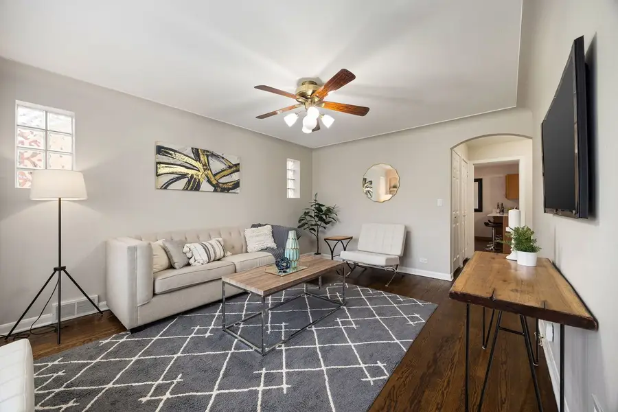 4914 W Warwick Avenue, Chicago, IL 60641 - #3