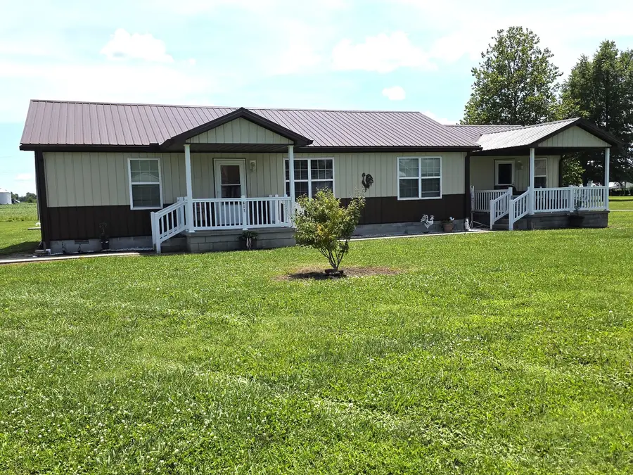 201 E 3rd Street, Sailor Springs, IL 62824 - #2