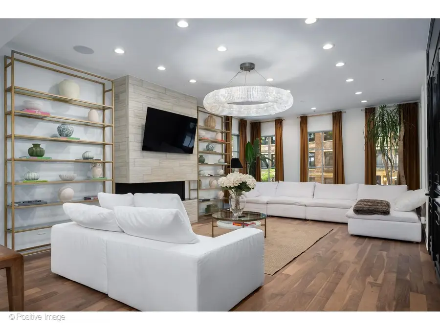 22 E Elm Street, Chicago, IL 60611 - #2
