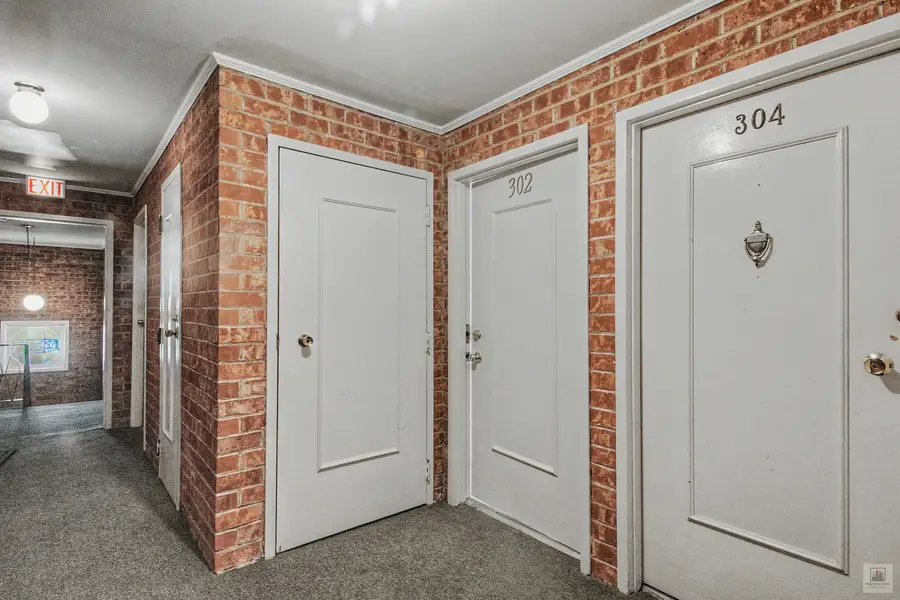 727 S Maple Avenue #302, Oak Park, IL 60304 - #2