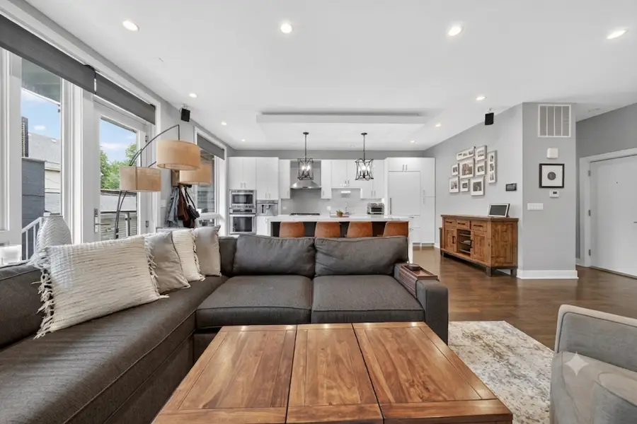1751 W Roscoe Street #1S, Chicago, IL 60657 - #2