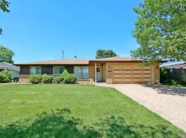 8808 S Pleasant Avenue, Hickory Hills, IL 60457