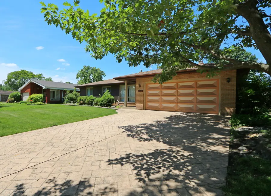 8808 S Pleasant Avenue, Hickory Hills, IL 60457 - #2