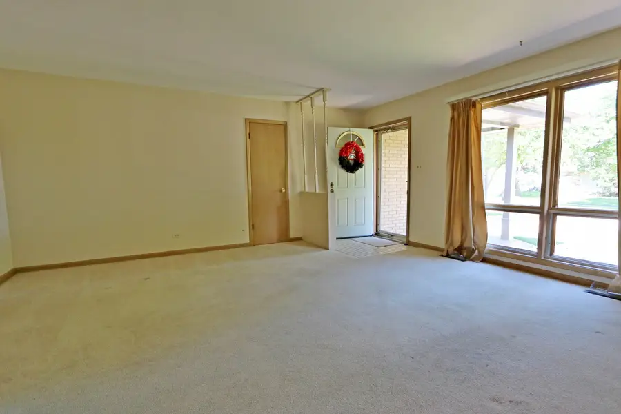 8808 S Pleasant Avenue, Hickory Hills, IL 60457 - #3