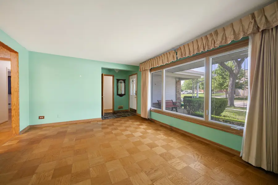 79 Eden Road, Elk Grove Village, IL 60007 - #2