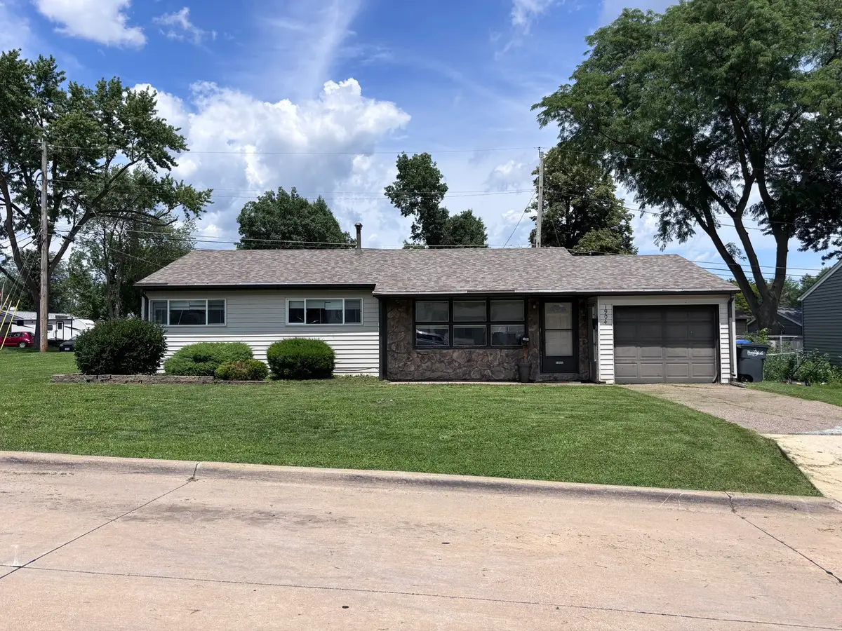 1904 N Oak Street, Bettendorf, IA 52722 - #1