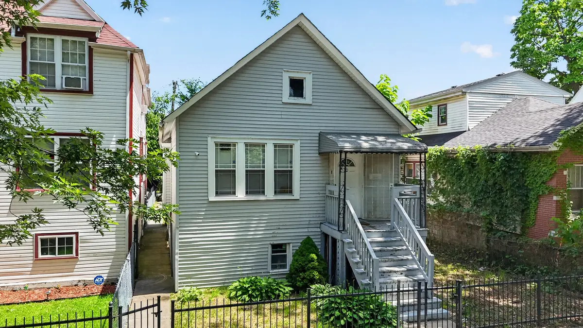7931 S Muskegon Avenue, Chicago, IL 60617 - #1