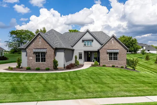 5077 Oak Ridge Court, Bettendorf, IA 52722