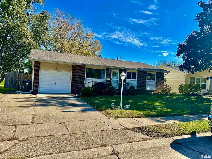 7 Vista Court, Davenport, IA 52806 - #2