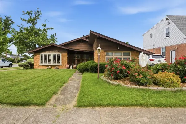 1556 Heidorn Avenue, Westchester, IL 60154
