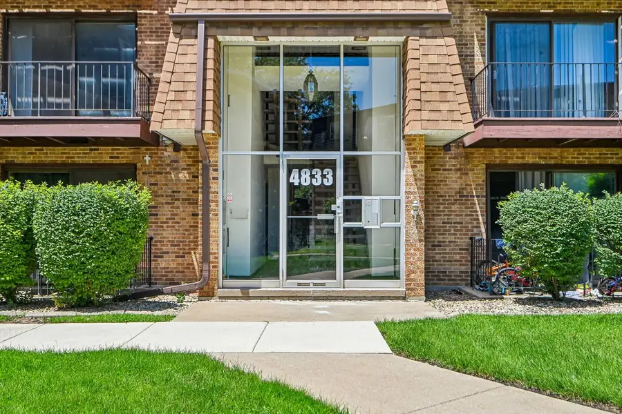4833 W 109th Street #201, Oak Lawn, IL 60453 - #2