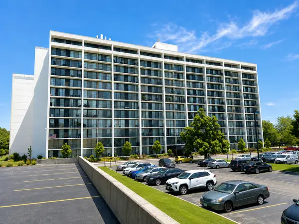 2005 S Finley Road #612, Lombard, IL 60148